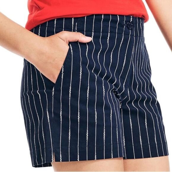 Nautica Women’s Mid Rise Twill Shorts NEW Size 6 - Picture 2 of 7